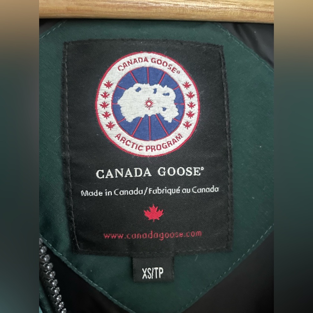 Canada Goose XS Kensington Park - Algonquin Green w/ Removable Fur Trim - Picture 2 of 10
